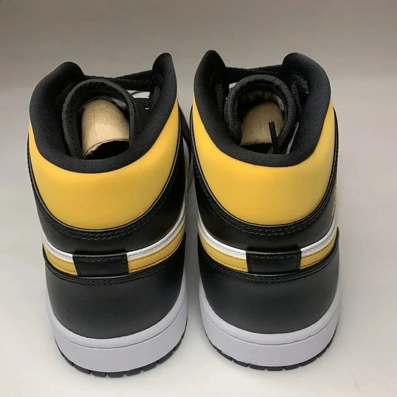 Air Jordan 1 Mid Sneakers White, Pollen, and Black 4Y Women’s 5.5 554724-177 NWT - Picture 5 of 8